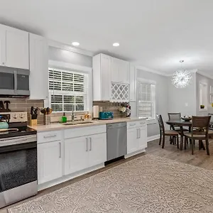 Holiday home Cheerful 3 Bedroom-long Term Close To Uptown, Charlotte